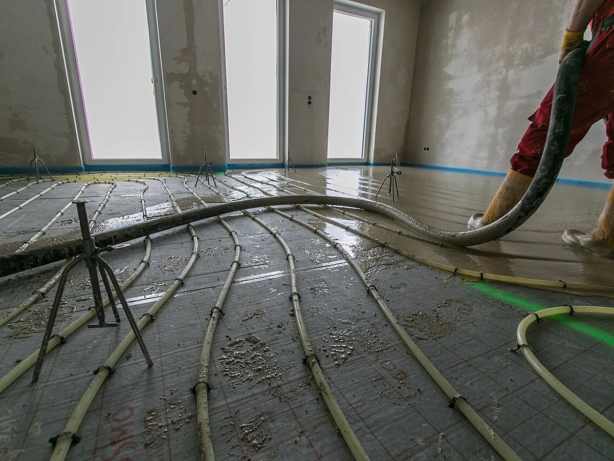 Chape flottante sur sous-couche résiliente avant pose du parquet